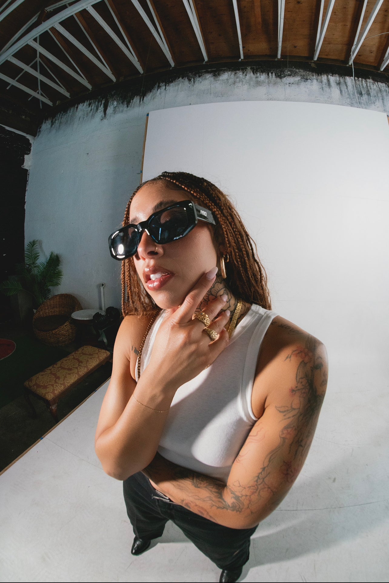 V2. Pitch Black Frames
